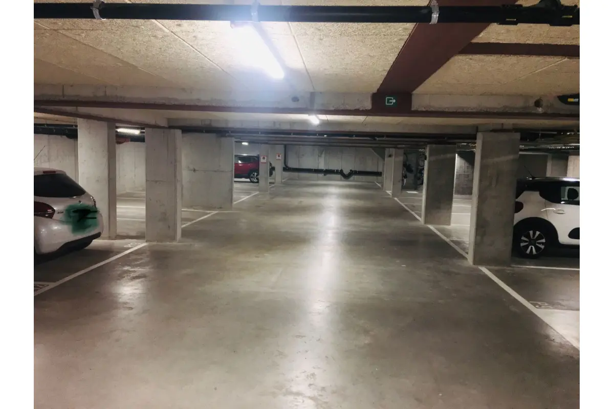 Parking / garage à louer à Neder-Over-Heembeek 1120 90.00€  chambres m² - annonce 701192