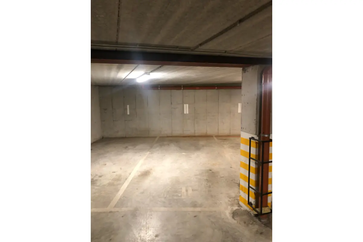 Parking / garage à vendre à Molenbeek-Saint-Jean 1080 20000.00€  chambres m² - annonce 700126