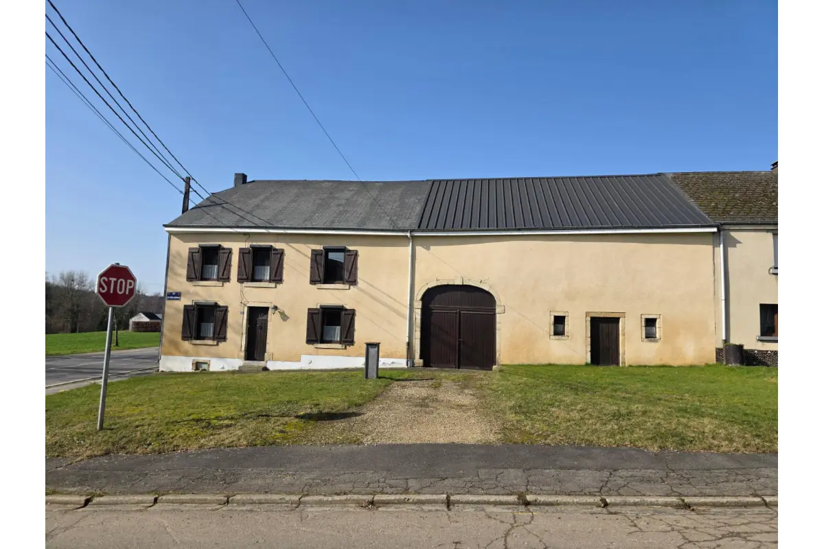 Boerderij te  koop in Aarlen 6700 375000.00€ 3 slaapkamers m² - Zoekertje 700752