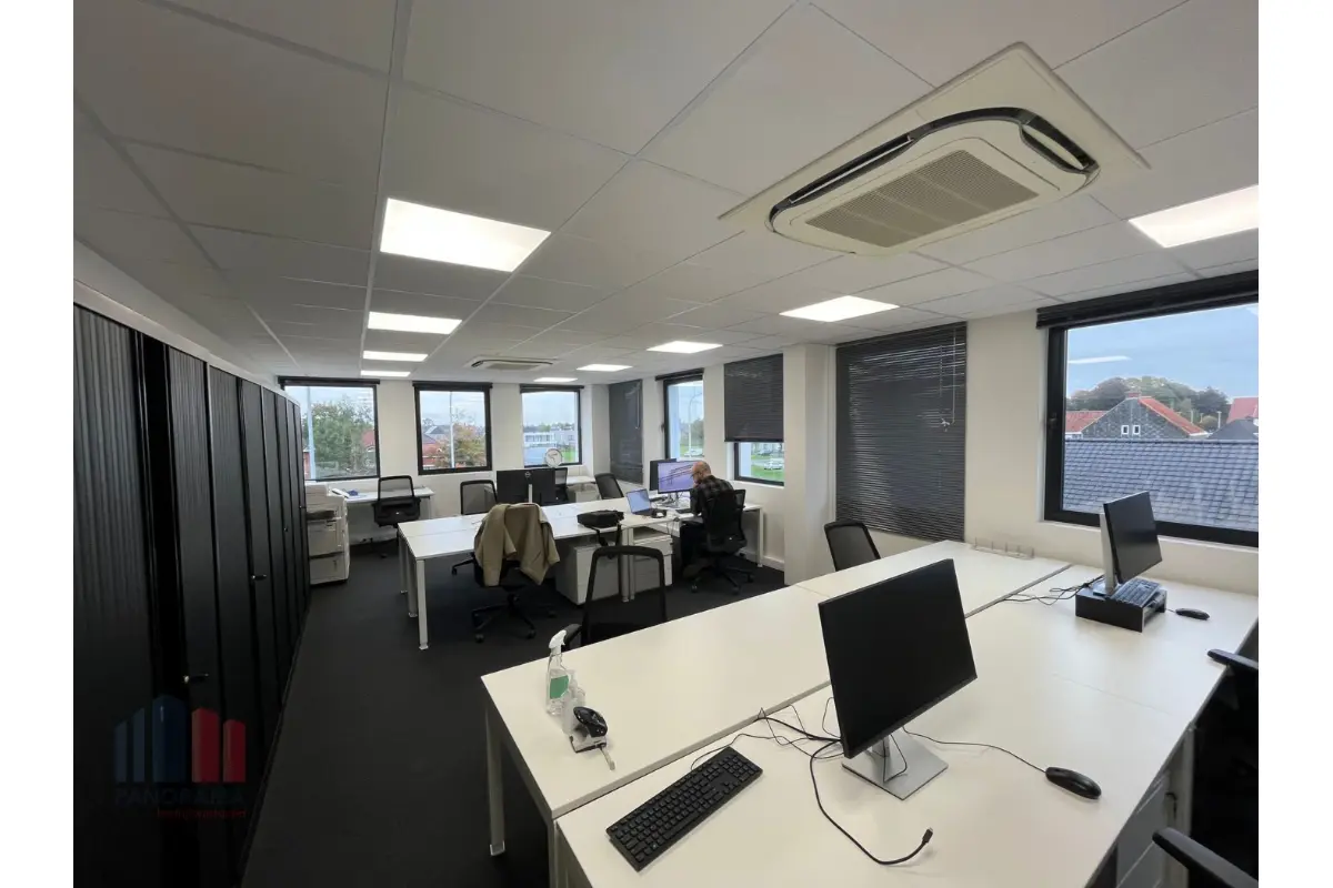 Commerce à louer à Lochristi 9080 2800.00€  chambres 50.00m² - annonce 700345