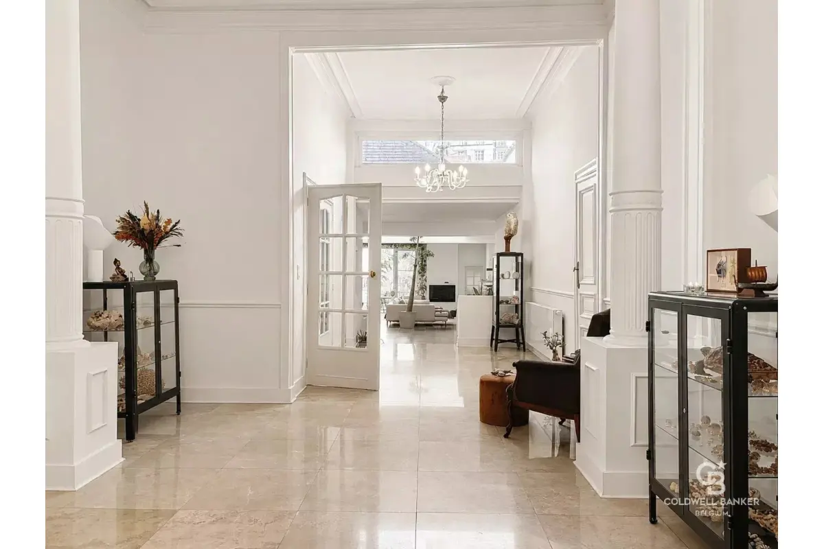 Huis te  huur in Sint-Gillis 1060 5600.00€ 6 slaapkamers 573.00m² - Zoekertje 702036