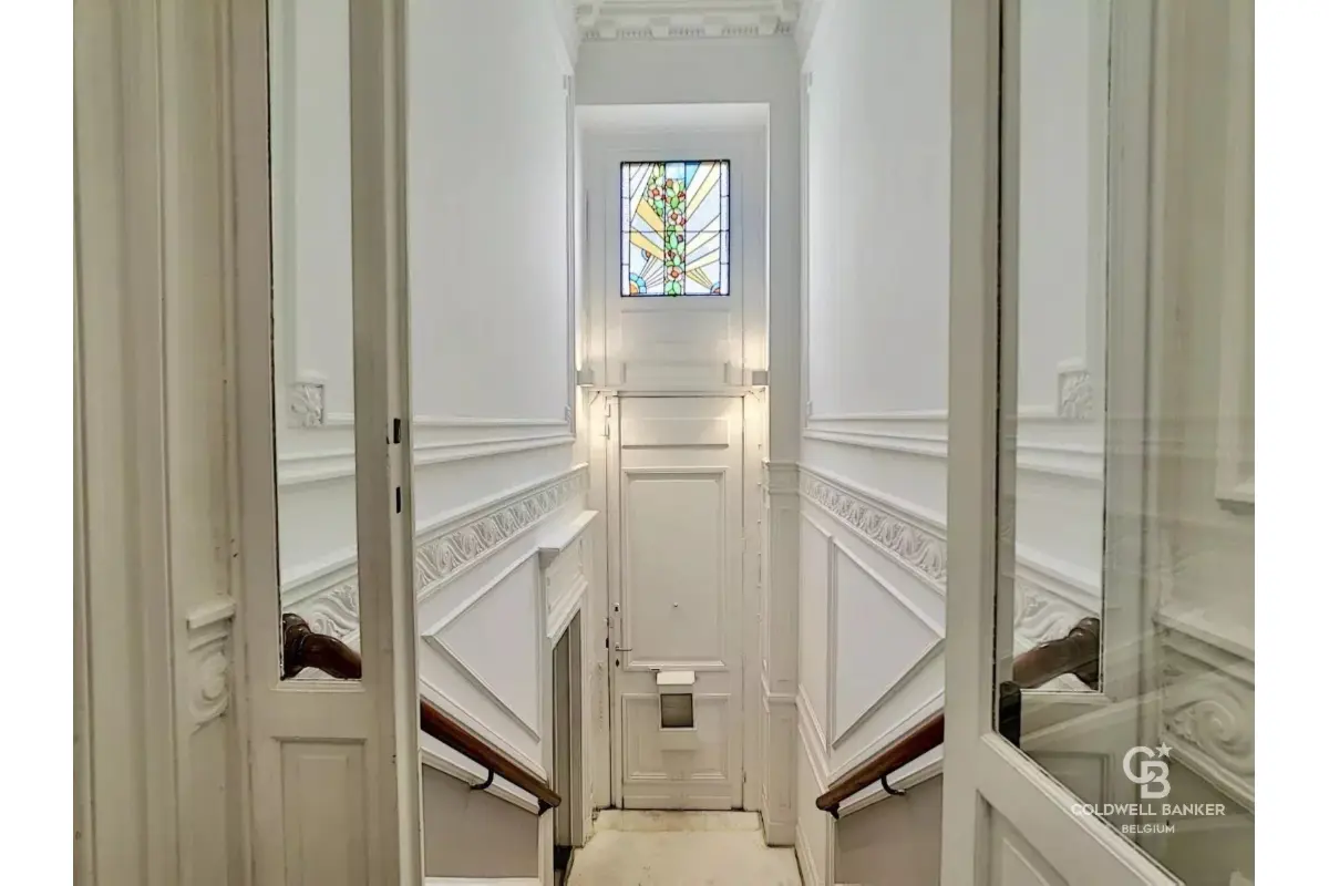 Huis te  huur in Sint-Gillis 1060 5600.00€ 6 slaapkamers 573.00m² - Zoekertje 702036