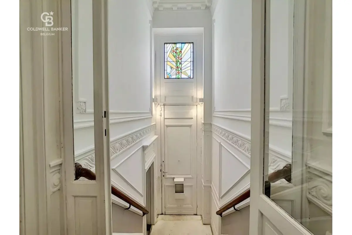 Huis te  huur in Sint-Gillis 1060 5600.00€ 6 slaapkamers 573.00m² - Zoekertje 702036