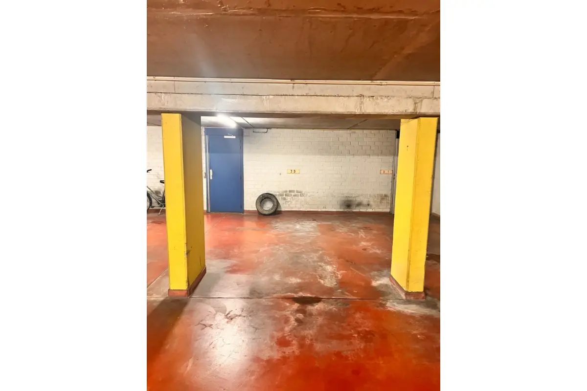 Parking & garage te  huur in Elsene 1050 140.00€  slaapkamers m² - Zoekertje 701560