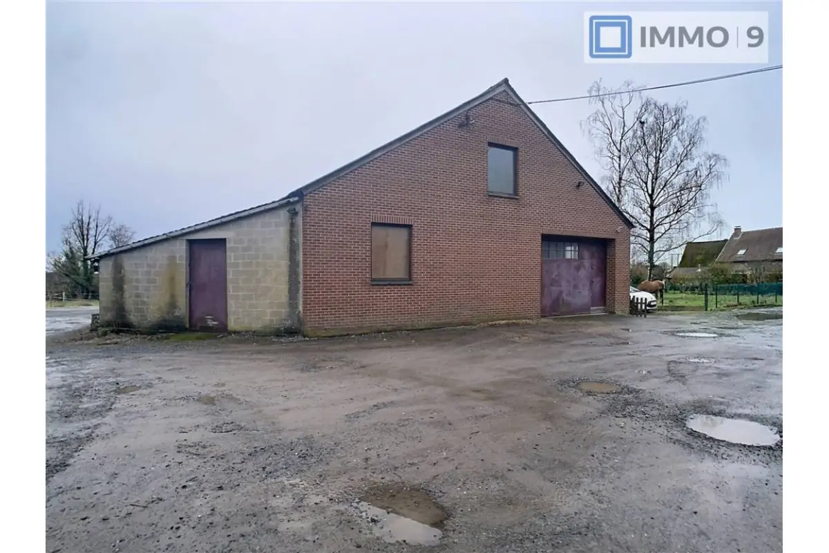 Appartementsgebouw te  koop in Bois-de-Villers 5170 420000.00€ 2 slaapkamers 400.00m² - Zoekertje 702503