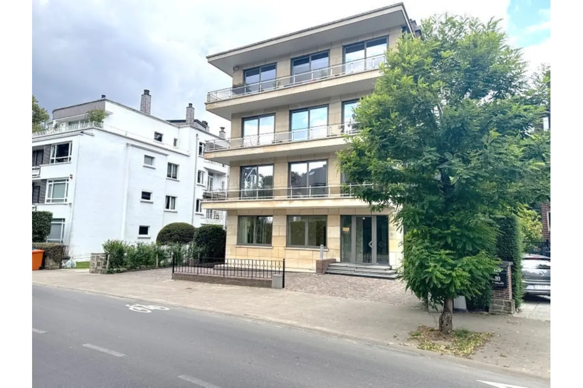 Benedenverdieping te  huur in Ukkel 1180 2350.00€ 3 slaapkamers 135.00m² - Zoekertje 732979