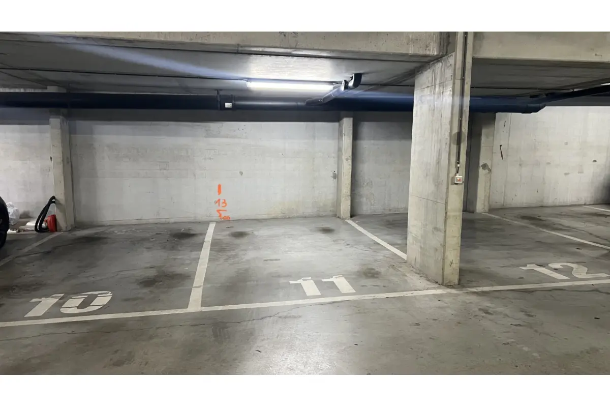 Parking te  koop in Sint-Lambrechts-Woluwe 1200 20000.00€  slaapkamers m² - Zoekertje 703643