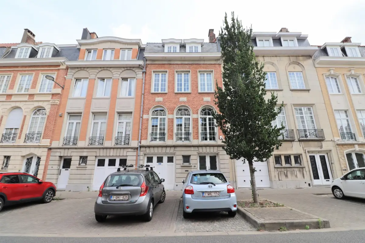 Huis te  huur in Etterbeek 1040 3500.00€ 5 slaapkamers 280.00m² - Zoekertje 703395