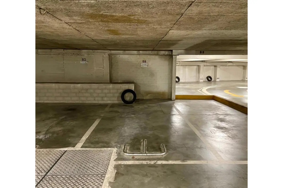 Parking & garage te  huur in Elsene 1050 105.00€  slaapkamers m² - Zoekertje 705009