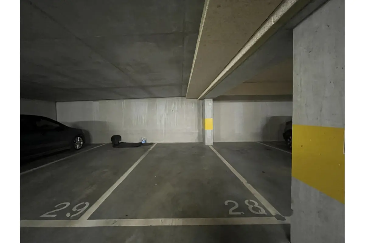 Parking / garage à louer à Uccle 1180 100.00€  chambres m² - annonce 705030