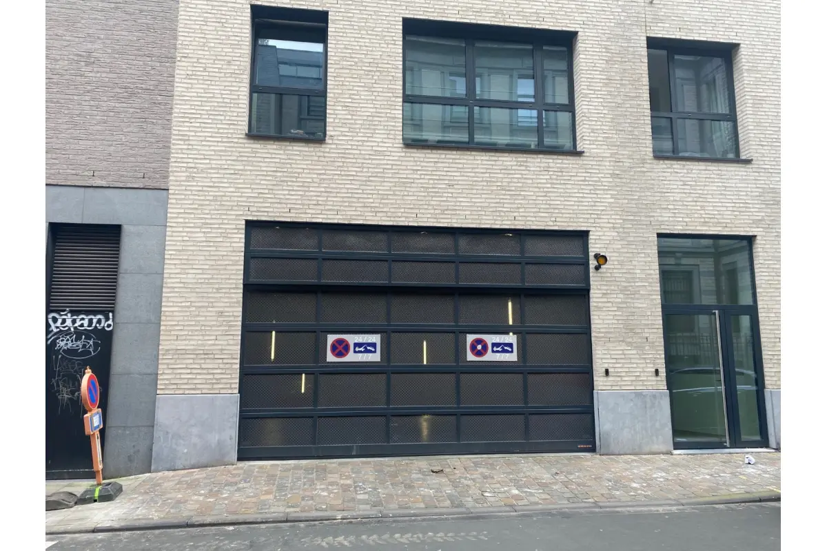 Parking & garage te  huur in Elsene 1050 121.00€  slaapkamers m² - Zoekertje 705447