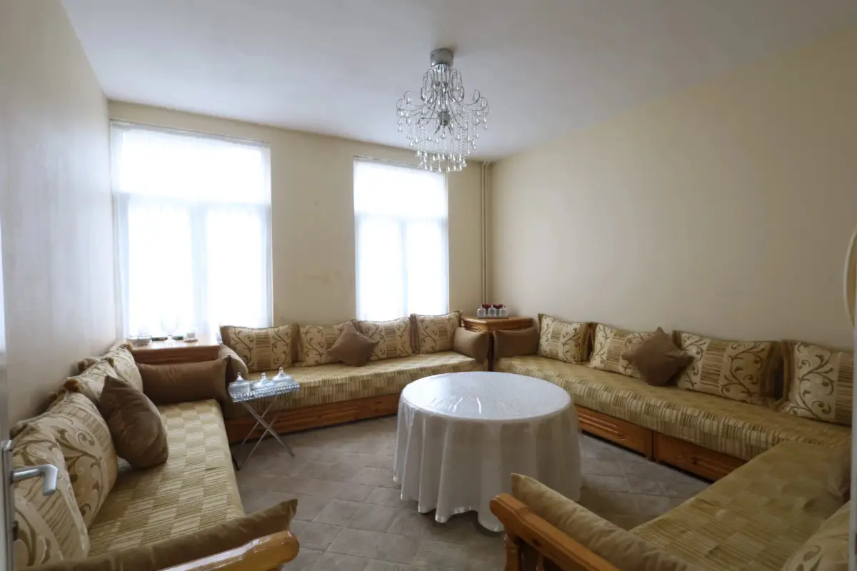 Huis te  in Sint-Jans-Molenbeek 1080 339000.00€ 4 slaapkamers 133.00m² - Zoekertje 704770