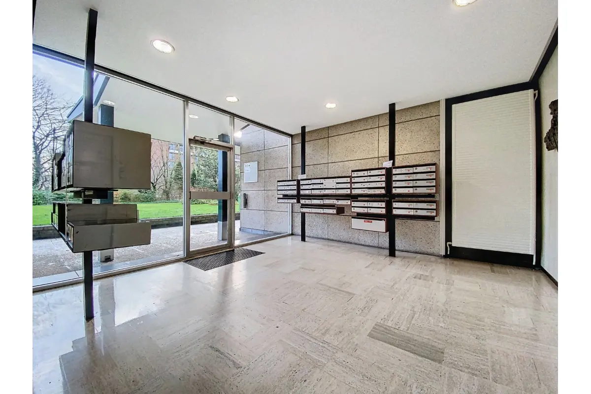 Handelszaak te  koop in Sint-Jans-Molenbeek 1080 83000.00€  slaapkamers 30.00m² - Zoekertje 707169