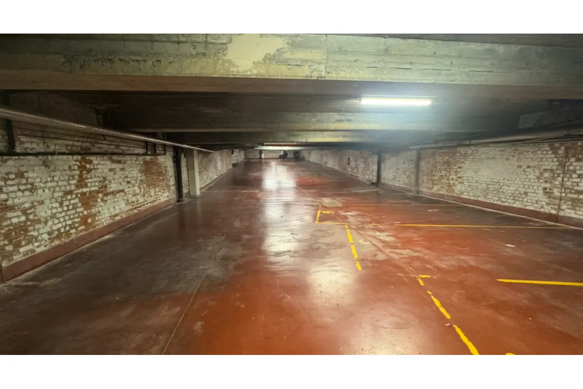 Parking & garage te  huur in Elsene 1050 130.00€  slaapkamers m² - Zoekertje 708597