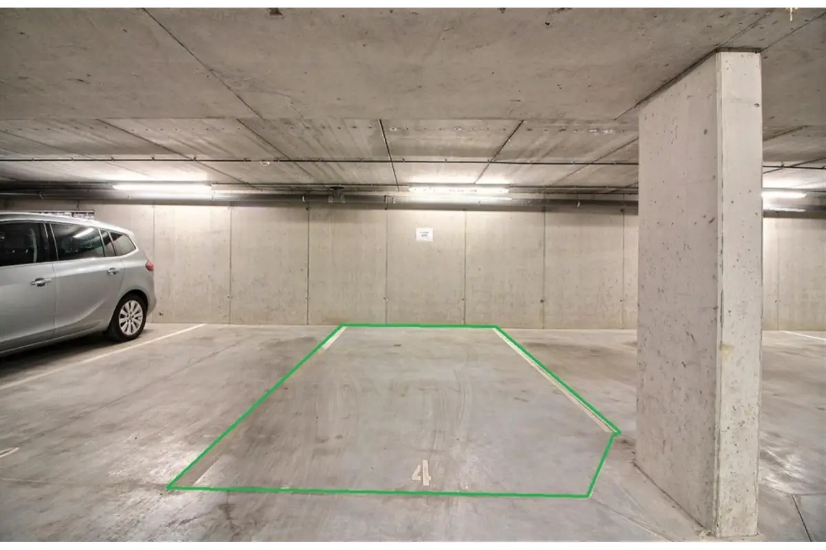 Parking & garage te  huur in Doornik 7500 85.00€  slaapkamers m² - Zoekertje 709828