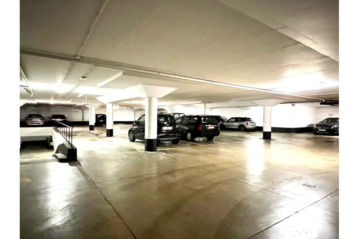 Parking & garage te  huur in Brussel 1000 130.00€  slaapkamers m² - Zoekertje 709923