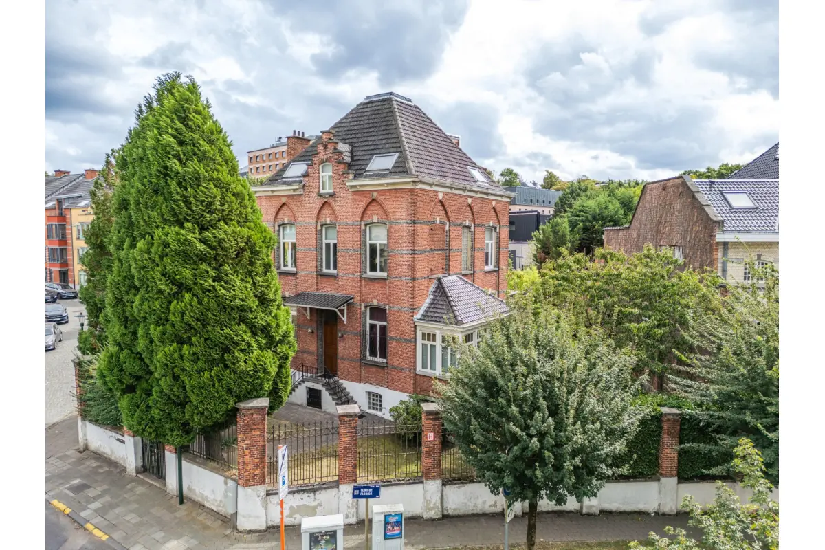 Huis te  koop in Ukkel 1180 1390000.00€ 6 slaapkamers 330.00m² - Zoekertje 709670