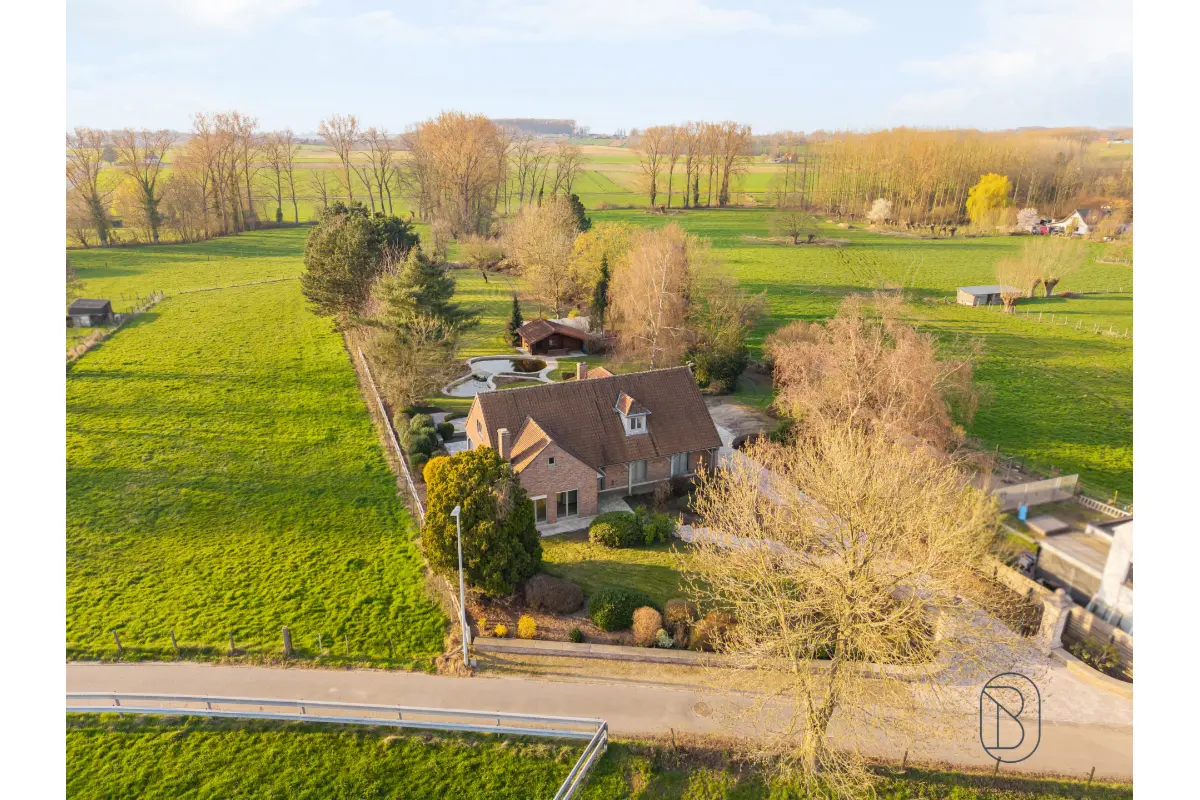 Villa à vendre à Parike 9661 585000.00€ 3 chambres 200.00m² - annonce 709483