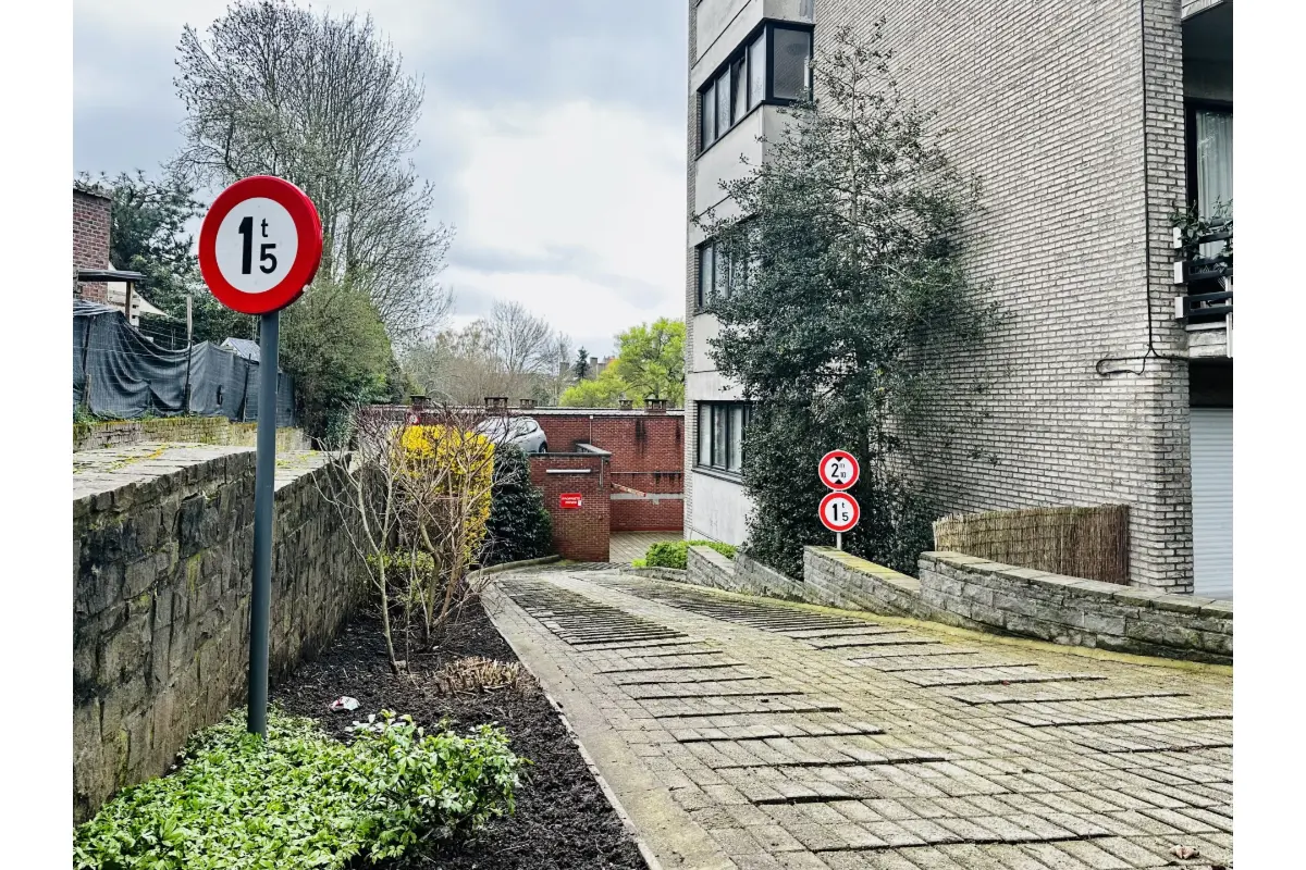 Parking & garage te  huur in Laken 1020 110.00€  slaapkamers m² - Zoekertje 711340