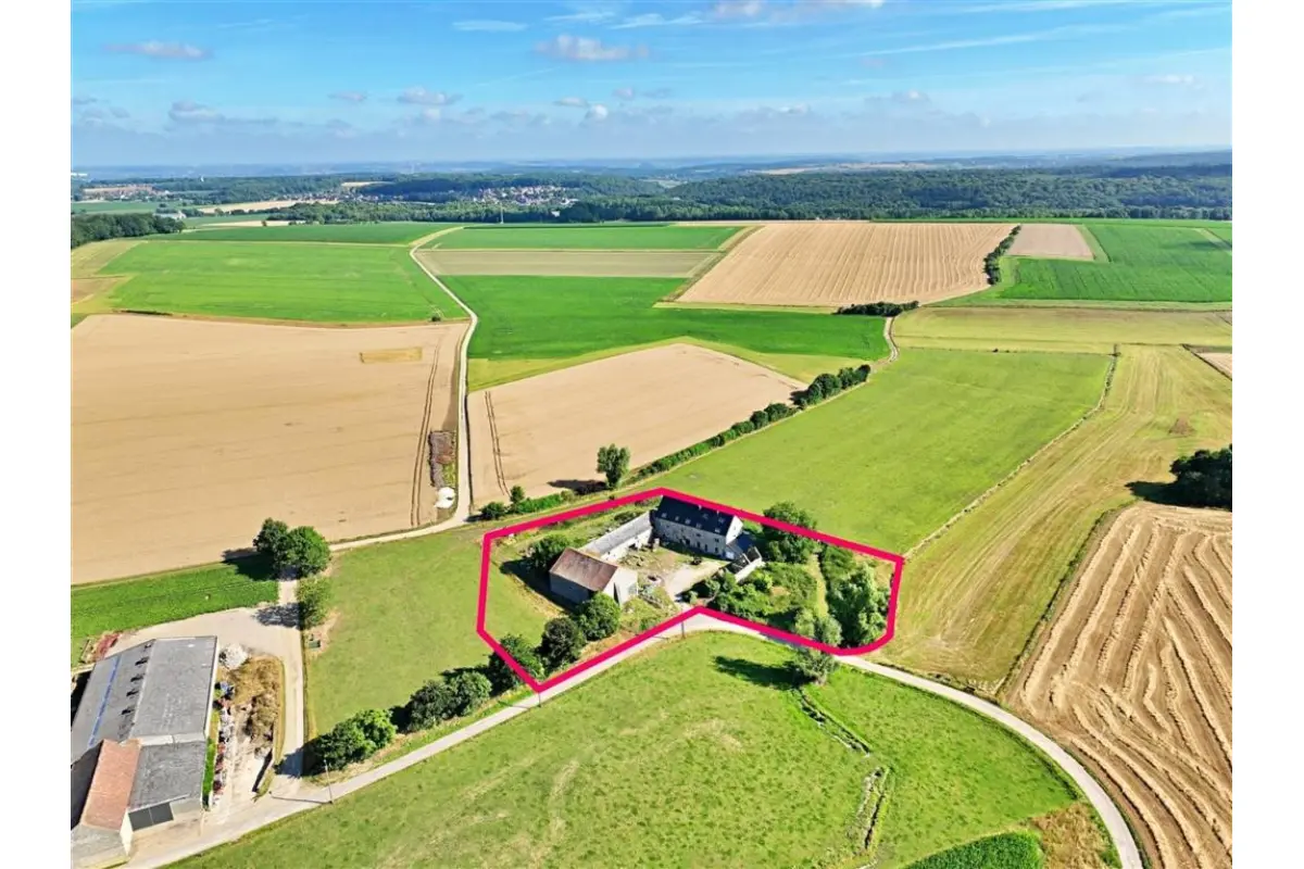 Boerderij te  koop in Acoz 6280 699000.00€ 10 slaapkamers m² - Zoekertje 713261