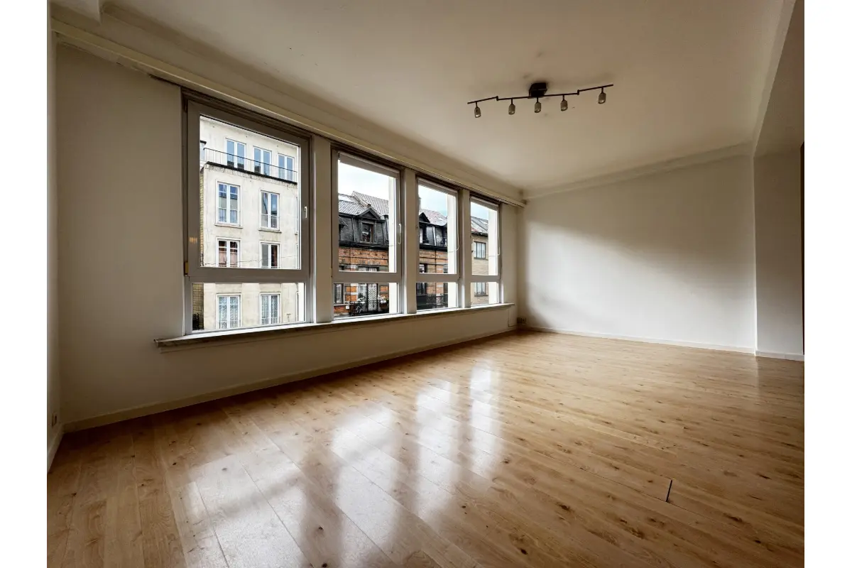 Appartement te  in Sint-Gillis 1060 1300.00€ 2 slaapkamers 84.00m² - Zoekertje 713172