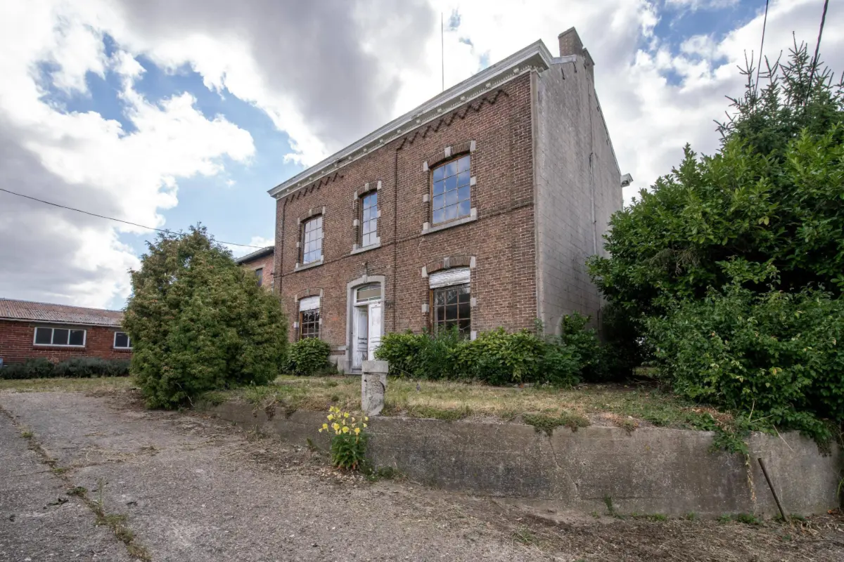 Boerderij te  koop in Grâce-Hollogne 4460 340000.00€ 5 slaapkamers m² - Zoekertje 712797