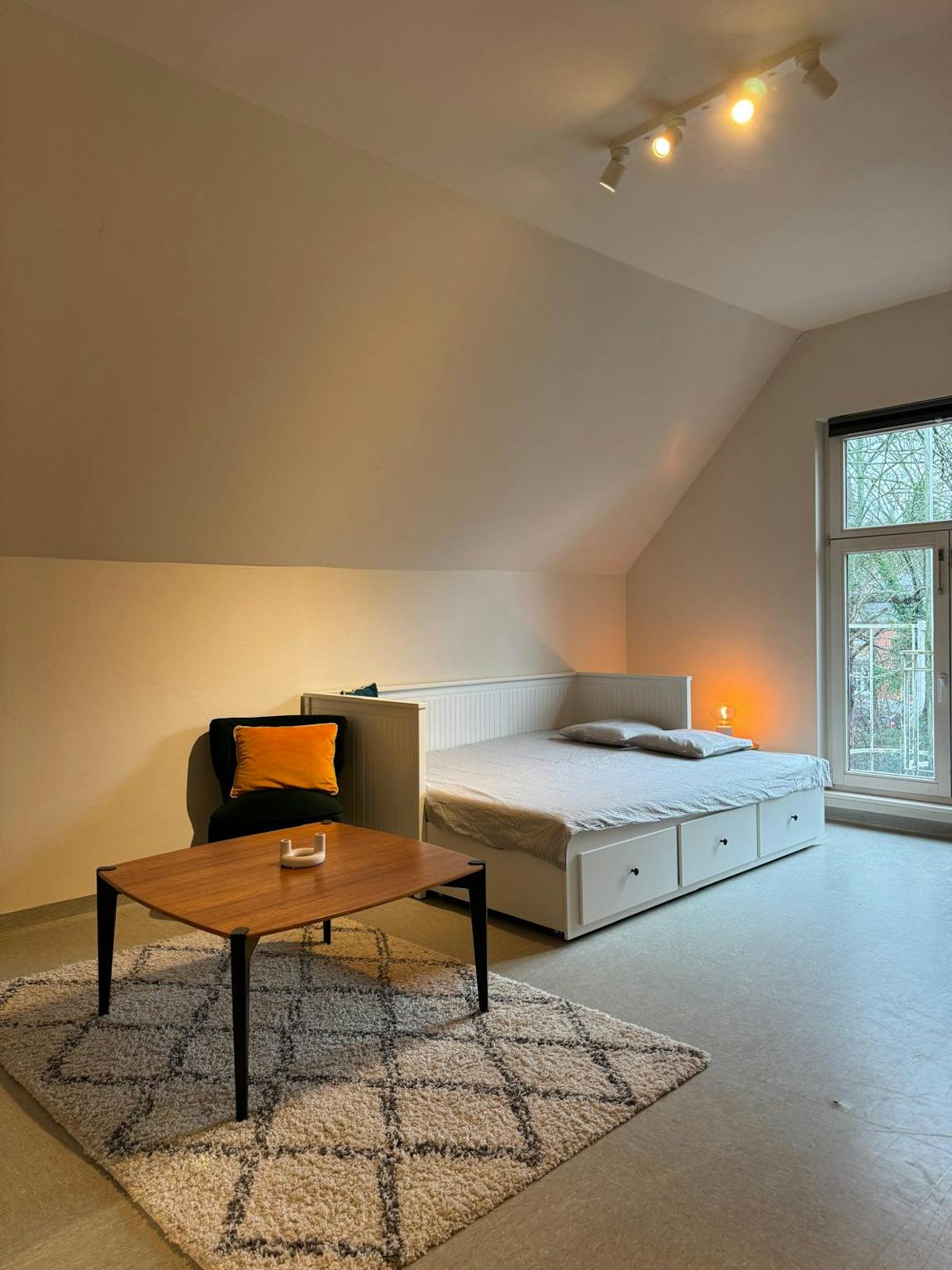 Appartement te  huur in Ukkel 1180 350.00€ 1 slaapkamers 100.00m² - Zoekertje 795373
