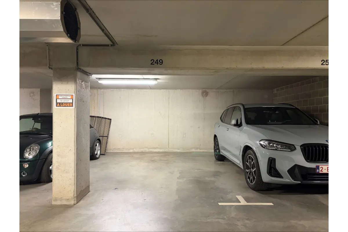 Parking te  huur in Sint-Lambrechts-Woluwe 1200 110.00€  slaapkamers m² - Zoekertje 732989