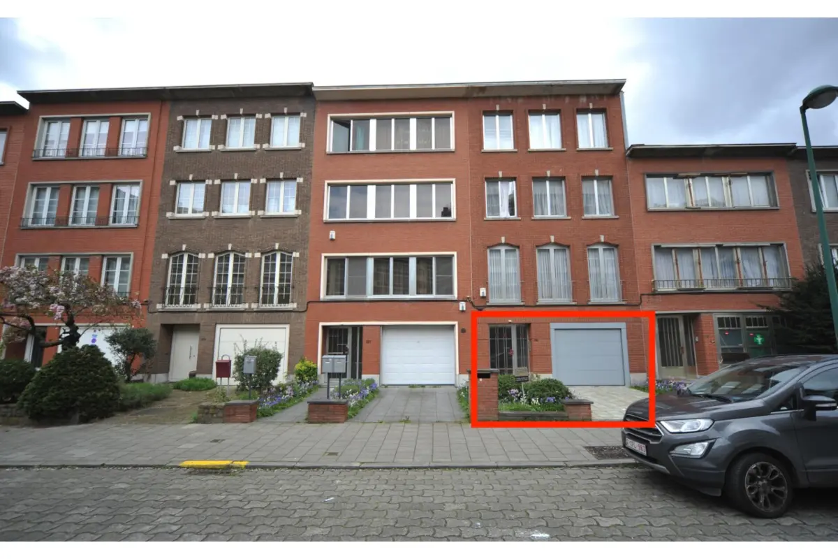 Appartementsgebouw te  koop in Sint-Jans-Molenbeek 1080 225000.00€  slaapkamers 82.00m² - Zoekertje 716047