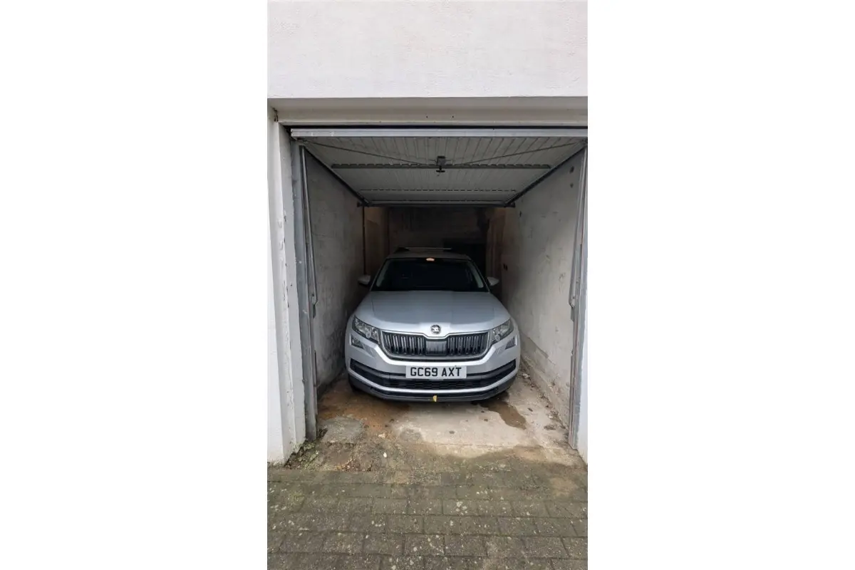 Box te  in Etterbeek 1040 30000.00€  slaapkamers m² - Zoekertje 719026