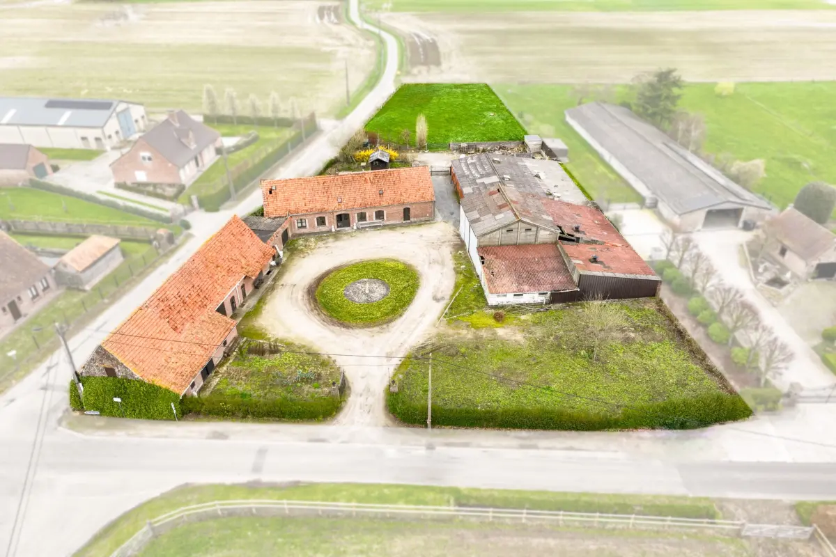 Boerderij te  koop in Oostrozebeke 8780 495000.00€ 4 slaapkamers m² - Zoekertje 719212