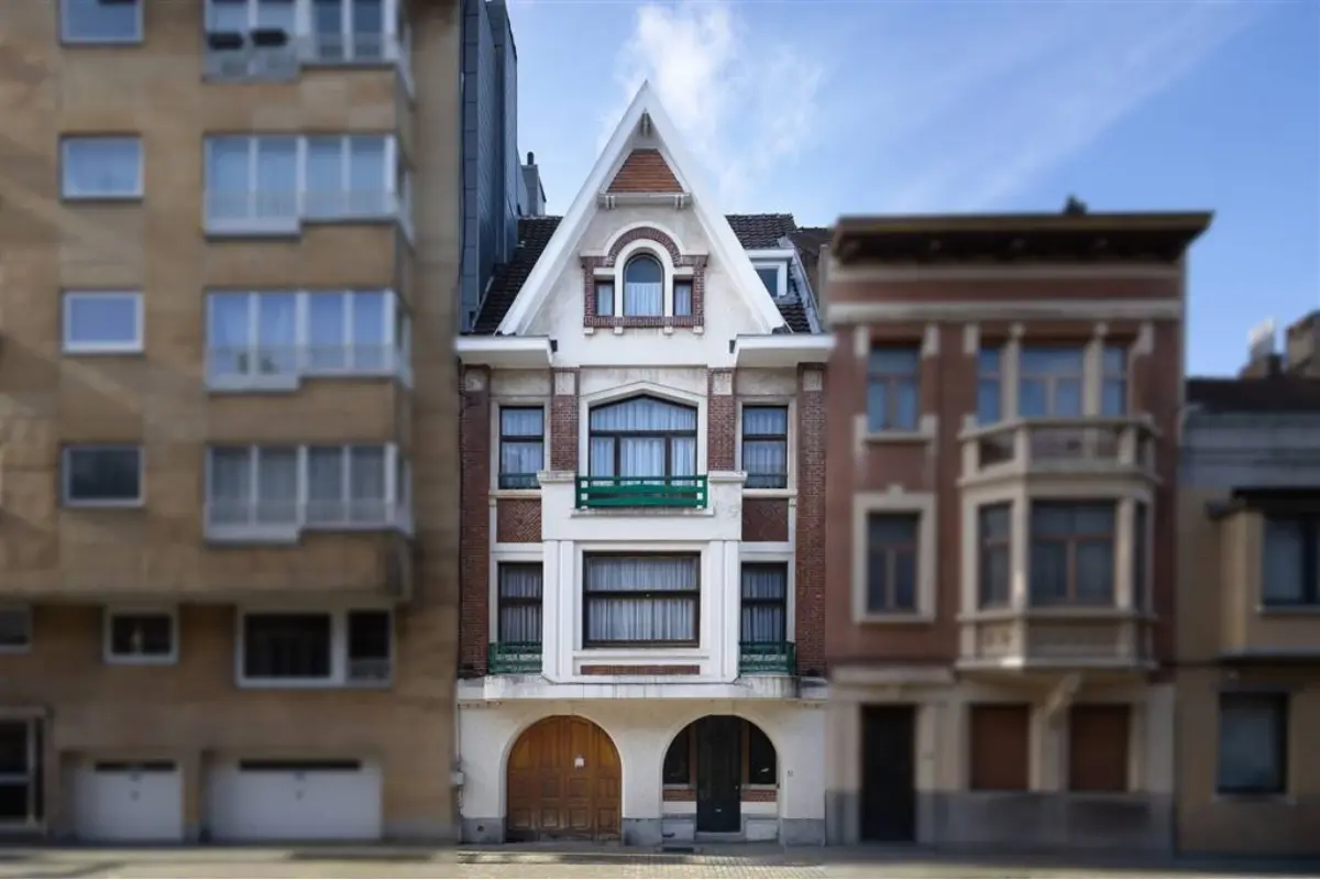 Huis te  koop in Etterbeek 1040 650000.00€ 6 slaapkamers 275.00m² - Zoekertje 718491