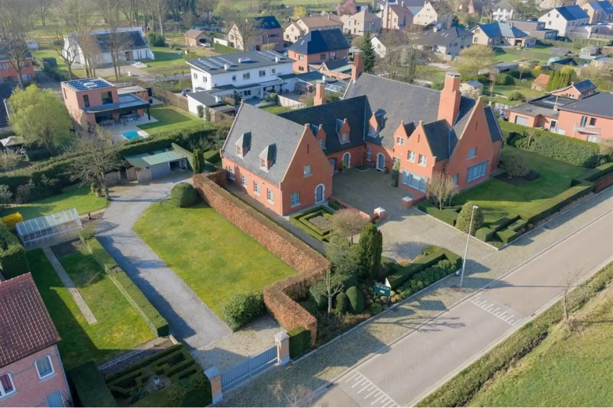 Villa à vendre à Hasselt 3500 0.00€ 5 chambres 989.00m² - annonce 719626