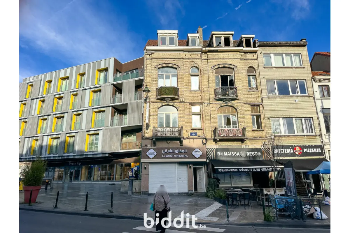Appartementsgebouw te  koop in Sint-Jans-Molenbeek 1080 400000.00€ 6 slaapkamers m² - Zoekertje 720592