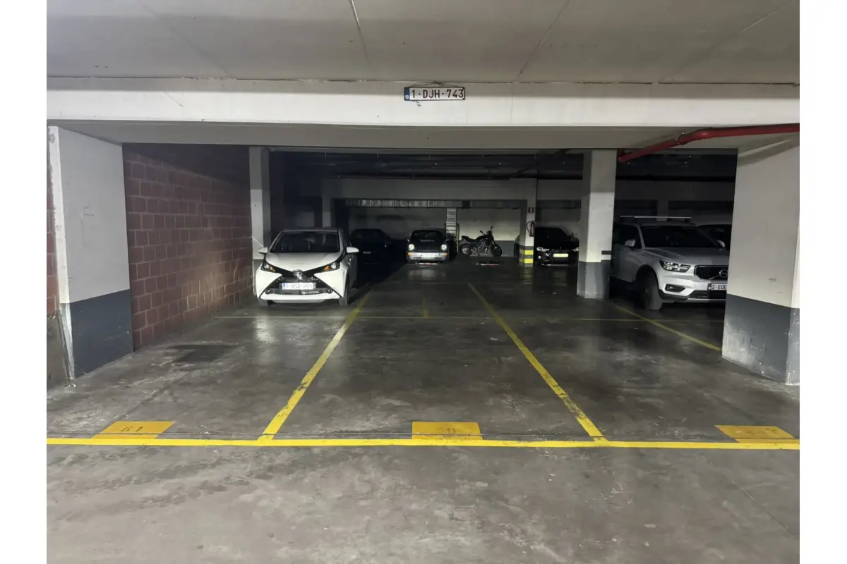 Parking te  koop in Sint-Lambrechts-Woluwe 1200 22000.00€  slaapkamers m² - Zoekertje 720718
