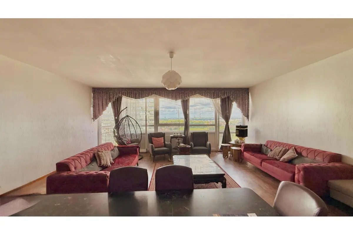 Appartement te  koop in Sint-Jans-Molenbeek 1080 270000.00€ 5 slaapkamers 142.00m² - Zoekertje 720331