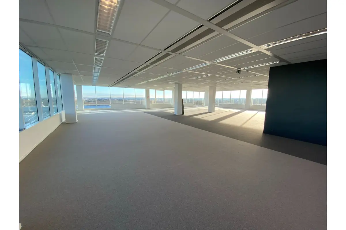 Handelszaak te  huur in Haren 1130 15307.00€  slaapkamers 1413.00m² - Zoekertje 720865