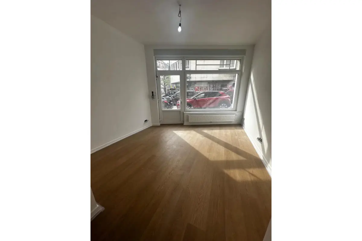 Commerce à louer à Woluwe-Saint-Lambert 1200 1250.00€  chambres 35.00m² - annonce 721768
