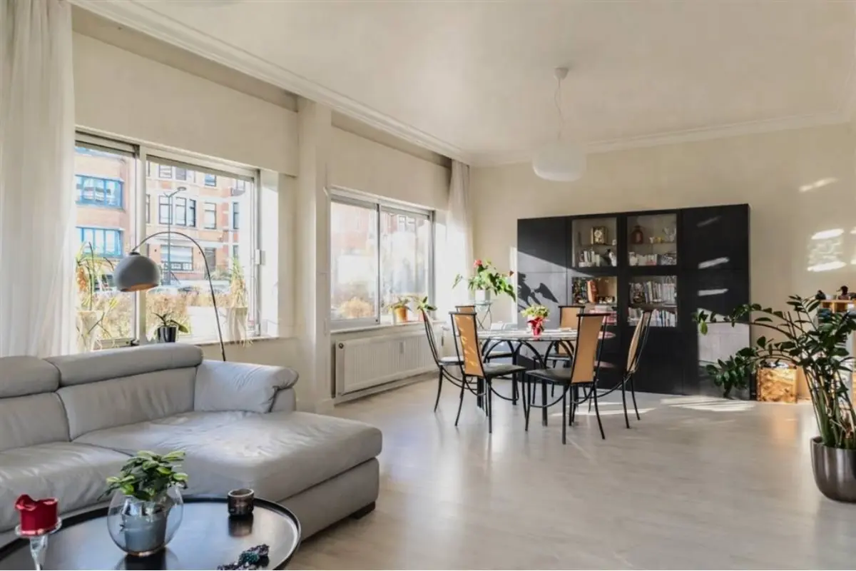 Benedenverdieping te  koop in Ukkel 1180 450000.00€ 2 slaapkamers 110.00m² - Zoekertje 721589