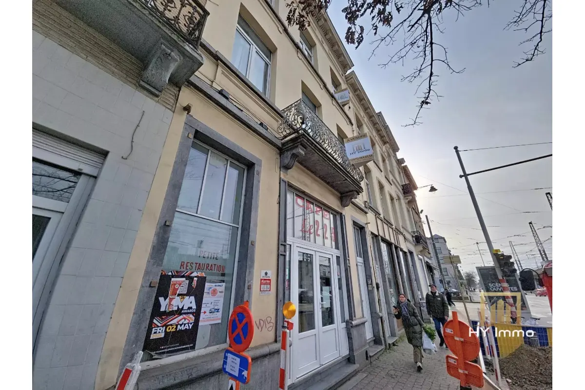 Appartementsgebouw te  koop in Sint-Gillis 1060 699000.00€ 3 slaapkamers m² - Zoekertje 722398