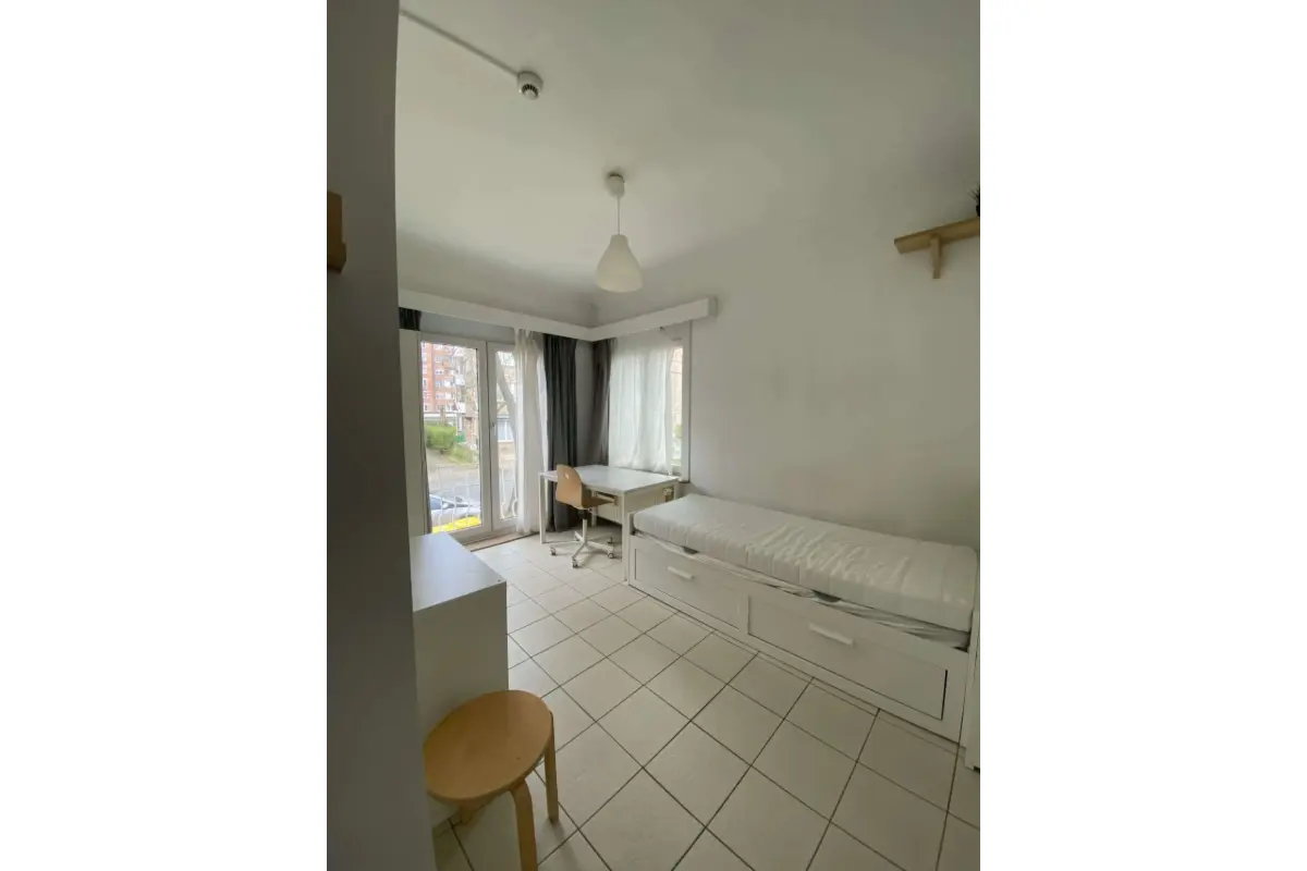 Appartement à louer à Forest 1190 920.00€  chambres 13.00m² - annonce 724600