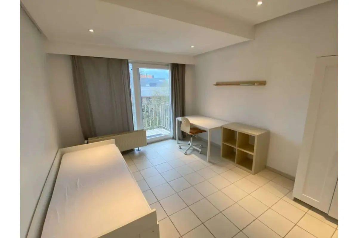 Appartement à louer à Forest 1190 1025.00€  chambres 16.00m² - annonce 741350