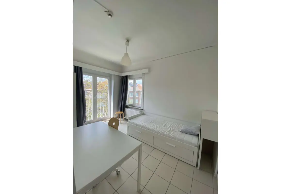 Appartement à louer à Forest 1190 926.00€  chambres 13.00m² - annonce 724609