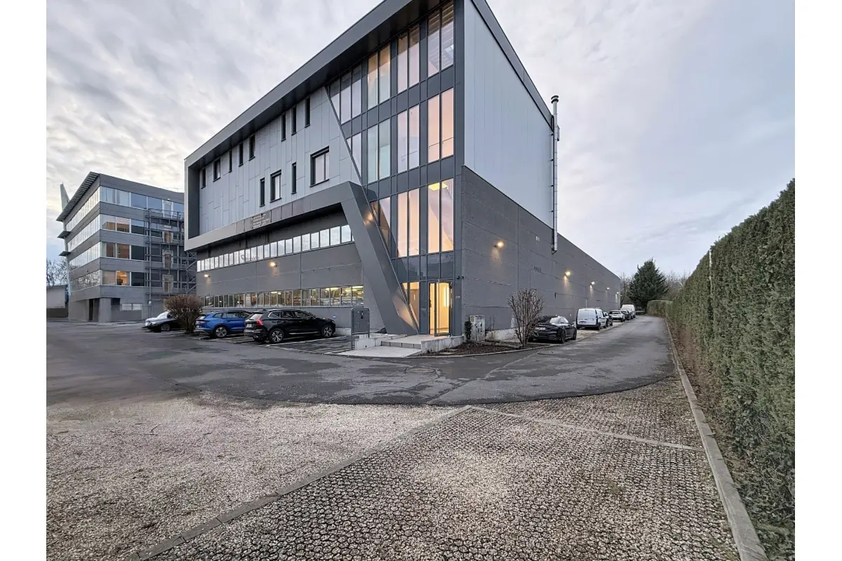 Handelszaak te  huur in Vorst 1190 4000.00€  slaapkamers 400.00m² - Zoekertje 727259