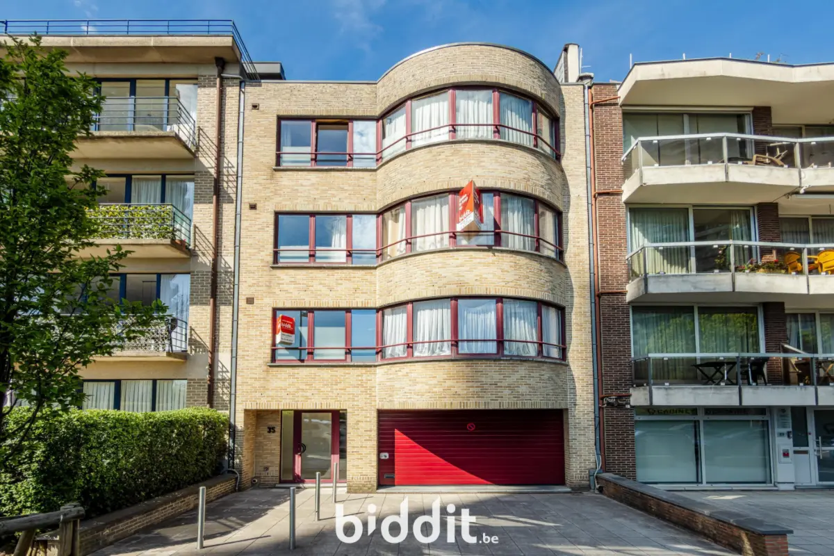 Appartementsgebouw te  koop in Sint-Jans-Molenbeek 1080 760000.00€ 7 slaapkamers m² - Zoekertje 728414