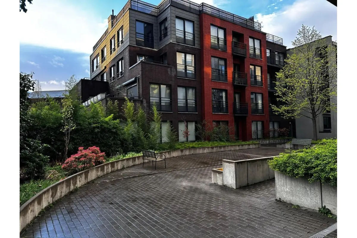 Appartement à louer à Molenbeek-Saint-Jean 1080 1700.00€ 3 chambres 175.00m² - annonce 728498