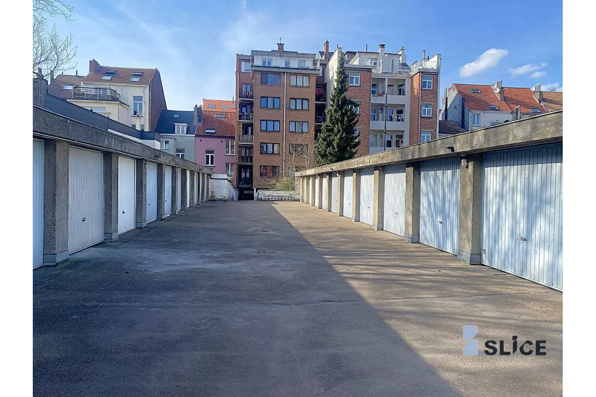 Parking & garage te  huur in Vorst 1190 110.00€  slaapkamers m² - Zoekertje 729911