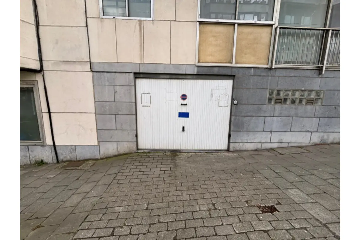 Box te  koop in Ukkel 1180 20000.00€  slaapkamers m² - Zoekertje 729513