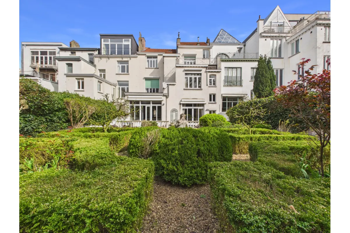 Huis te  huur in Sint-Gillis 1060 13500.00€ 10 slaapkamers 800.00m² - Zoekertje 729483