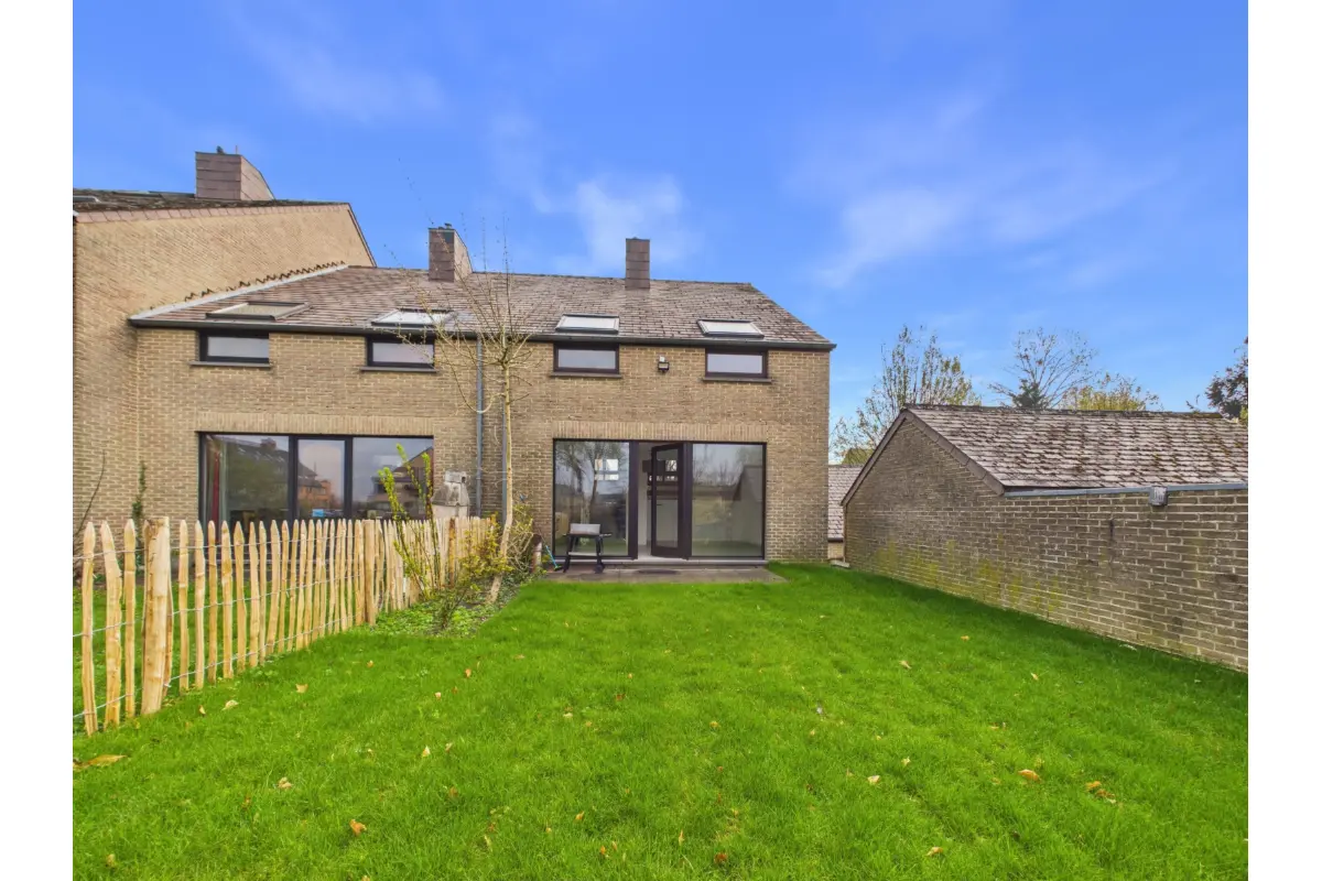 Huis te  in Louvain-la-Neuve 1348 1800.00€ 4 slaapkamers 150.00m² - Zoekertje 730090